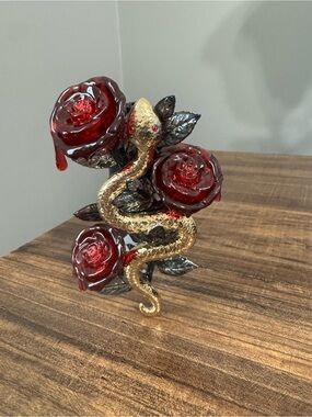 Bath & Body works Halloween plug in. Decorative Gold Snake with Red Roses
